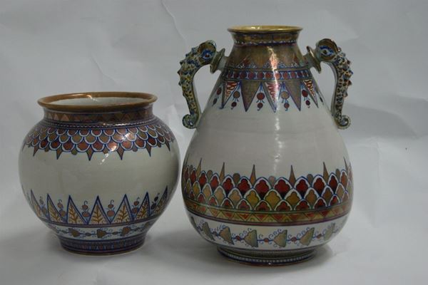 Due vasi in ceramica decorata a lustro, alt. cm 40