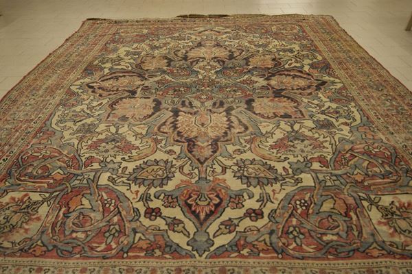 Tappeto persiano sec.XIX,  fondo chiaro a motivi floreali, cm 357x275