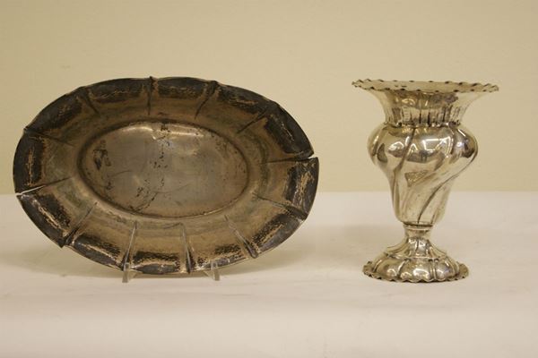 Vasetto e ciotola ovale in argento, gr 530, difetti  - Asta Arredi, Mobili, Dipinti, Argenti  e Varie Curiosita' - Poggio Bracciolini Casa d'Aste