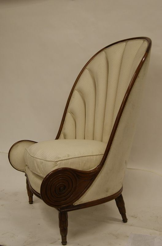 Poltrona anni 70 , fusto in legno  braccioli con finali a girandola,  alt. cm 125