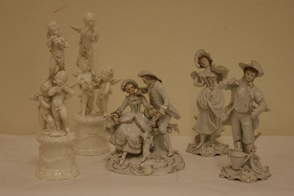Cinque sculturine in porcellana, raffiguranti personaggi e putti, difetti e restauri