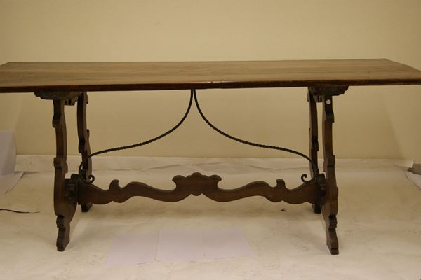 Tavolo rettangolare in noce, con gambe a lira ricostruito con materiale antico, cm 200x73x80
