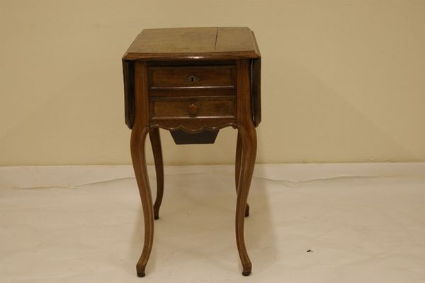 Comodino Francia  sec.XIX, in palissandro ad uno sportello e due cassetti,  piano a bandelle, cm 57x40x70