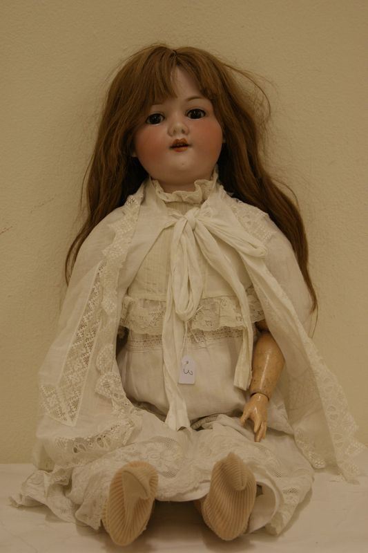 Bambola fine sec. XIX , in ceramica e legno, reca la firma Armand Marseille Germany, alt.cm 72