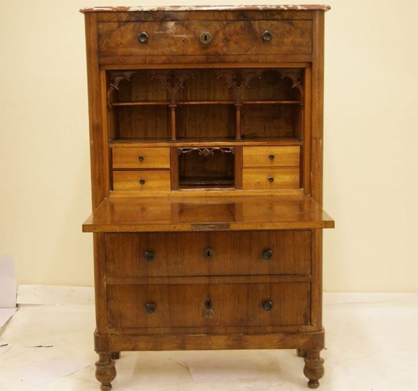 Secretaire sec. XIX, in noce a tre cassetti,  sportello a ribalta  piano con marmo e piedi a cipolla, cm 94x41x155