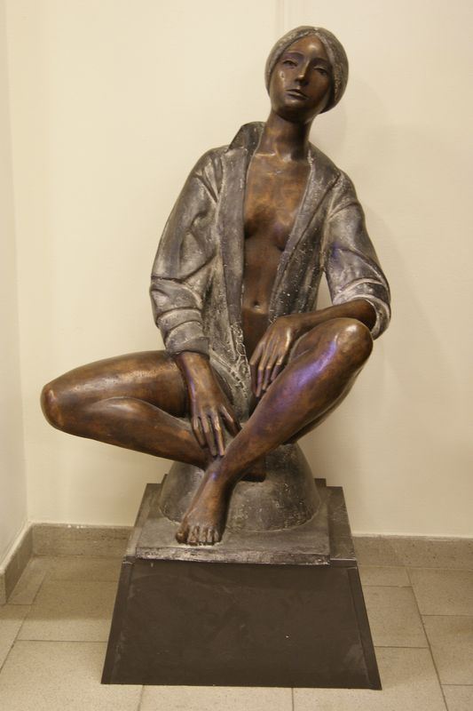 Vitaliano De Angelis  (Firenze 1916-Livorno 2002)  MAESTRA DI DANZA - 1999  scultura in bronzo, alt.cm 105