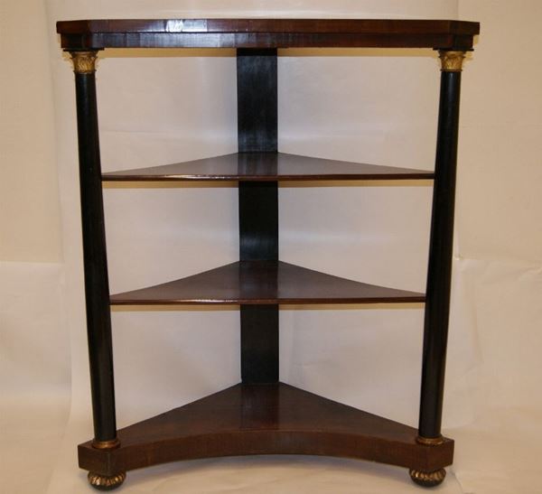 Angoliera tardo Impero, in noce con vani a giorno e laterali con colonne laccate, cm 84x44x99, difetti