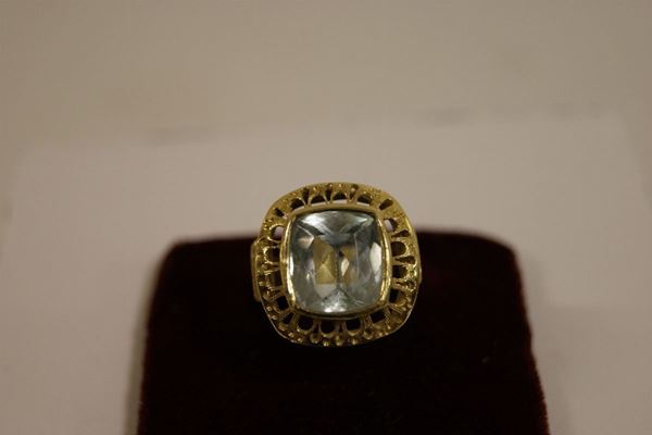 Anello, in oro giallo con acquamarina, gr.10