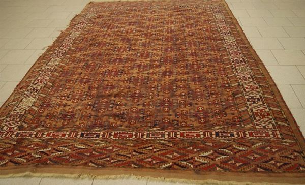 Tappeto persiano, sec.XIX, fondo rosso blu cm 330x217, restaurato, con mancanze