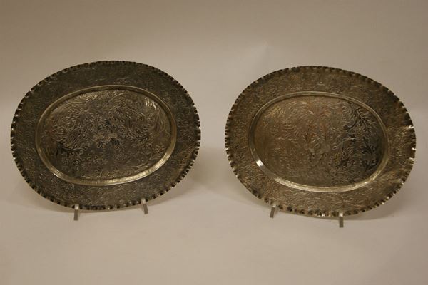 Due vassoietti, arte orientale, sec. XIX, in argento inciso, gr. 330