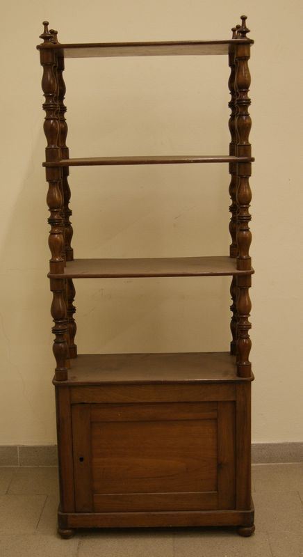 Etagere, Toscana sec. XIX, in noce ad uno sportello, vani a giorno e colonne tornite, cm 62x32x160