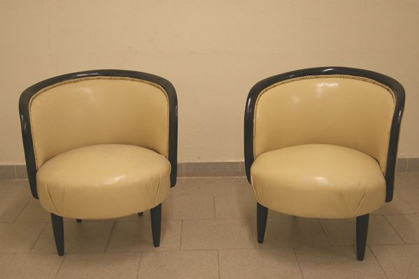 Coppia di poltroncine,  anni '70, a pozzetto legno laccato nero, alt. cm 66