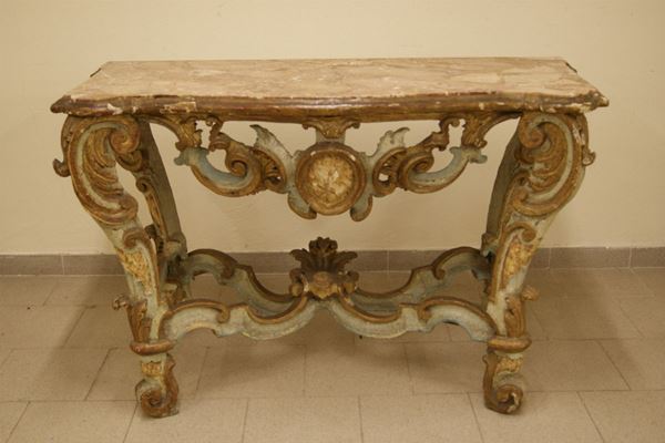 Console, Italia centrale sec. XVIII, in legno laccato e intagliato, piano in marmo, cm 140x67x88