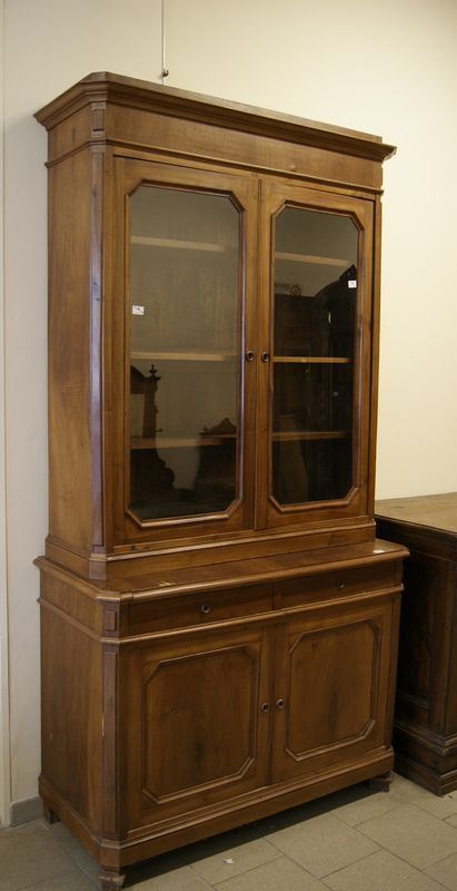 Vetrina, Toscana sec. XIX, in legno a due corpi con quattro sportelli due dei quali in vetro e due cassetti, cm 128x53x236