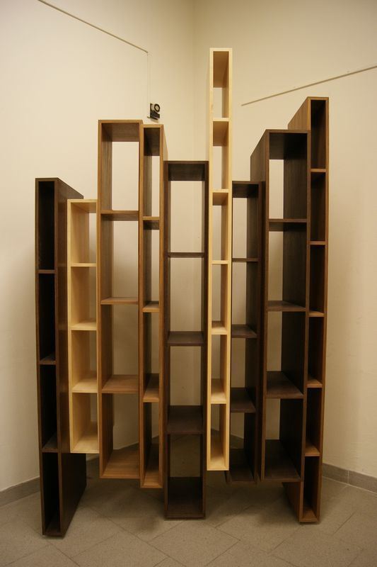 Vincenzo De Cotiis, LIBRERIA BIFACCIALE SKYLINE, Produzione Ceccotti Collezioni, realizzata in multistrati impiallacciati ad essenze miscelate, finitura a cera naturale eseguita a mano, cm 130x60x219