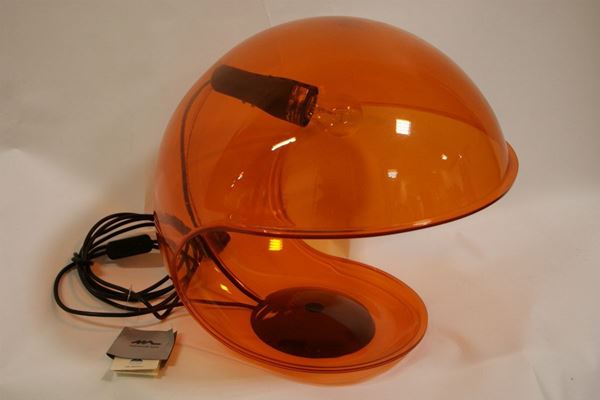 Lampada da tavolo a luce diffusa 643  foglia, produzione MartinelliLuce, in metacrilato, colore arancione
