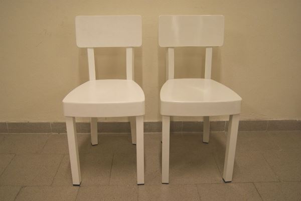Coppia di sedie InOut 23W, produzione Gervasoni, in fusione di alluminio verniciato di colore bianco