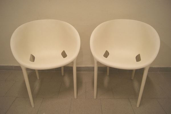 Coppia di poltroncine Soft Egg, produzione Driade, struttura monoblocco in polipropilene di colore bianco
