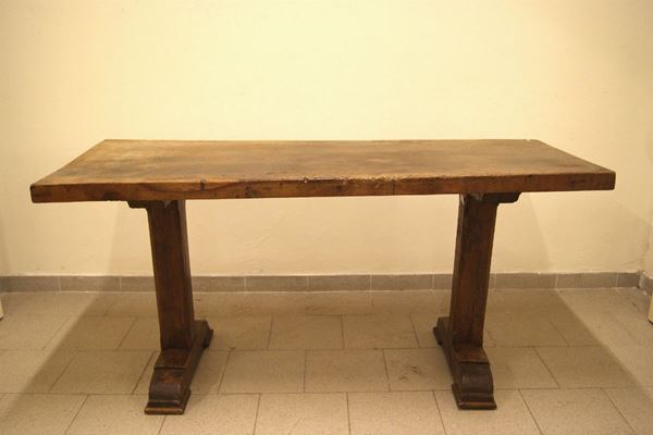 Fratina, Toscana, sec. XIX, con piano in noce e piedi in abete a colonna, cm 167x65x81