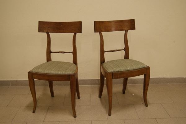 Coppia di sedie, Toscana, sec. XVIII, in ciliegio, con seduta imbottita, cm 46x37x87