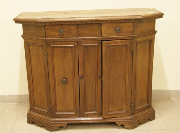 Credenzino scantonato, stile '700, in castagno, due sportelli, due cassetti, cm 108x38x86,5