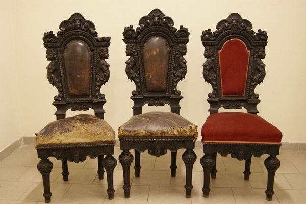 Tre sgabelli, Toscana sec. XIX, in legno intagliato a figure, con spalliere alte, cm 50x46x127
