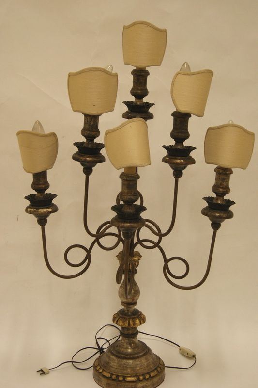 Lampada da tavolo, sec.XX, in legno laccato e metallo a sei luci con vetoline, cm 57x100