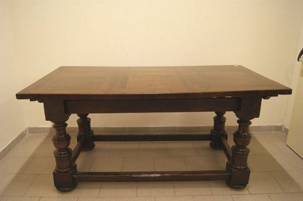 Tavolo, Italia centrale sec. XVII, in noce, con basamento antico e piano ricostruito con materiale antico, cm 182x96x87