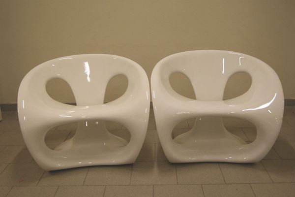 Coppia di poltrone, Hara Kundalini, designer Giorgio Gurioli , in vetroresina cm 86x70x70