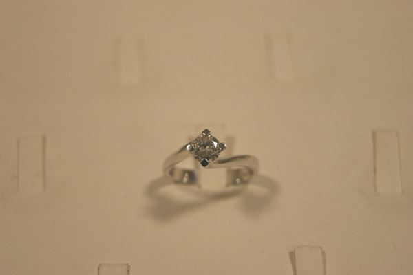 Anello , in oro bianco con brillante, ct. 0,70