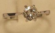 Anello in oro bianco con brillante di ct 0,80