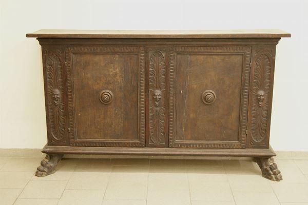 Credenza, Emilia sec. XVIII, in noce intagliato a due sportelli, piedi felini, restauri e modifiche di epoca posteriore