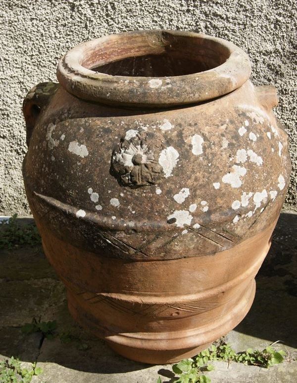 Orcio, sec. XIX, in terracotta Impruneta, a due manici, uno rotto,difetti e mancanze, cm 93x68