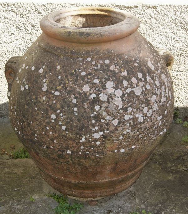 Orcio, sec. XIX, in terracotta Impruneta manifattura Malavolti, con rosone e due manici,  cm 100x84, difetti