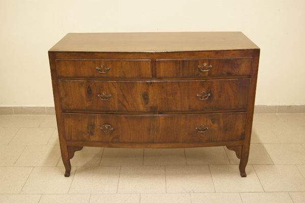 Cassettone , in stile Settecento, in noce sagomato, a due cassetti grandi e due piccoli, cm 120x53x84