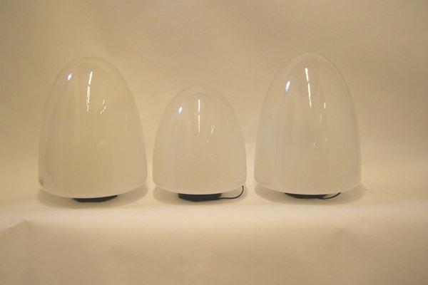 Tre lumi da tavolo, sec. XX, in vetro di murano, di due misure, cm 54 e cm 43