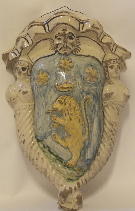 Stemma, Siena sec. XVIII, in ceramica policroma, cm 40x27,  difetti e mancanze