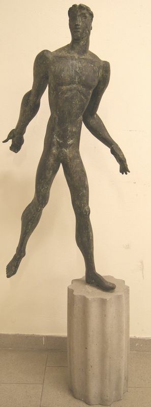 Ion Vland ( Fetesti 1900- Parigi 1992) NUDO MASCHILE scultura in bronzo su base scanalata in pietra, cm 162