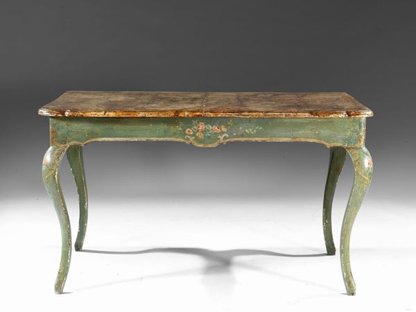 Tavolo, Toscana, metÃ  sec. XVIII, in legno intagliato e dipinto,fascia e gambe dipintenei toni dellazzurro e decorate a motivi floreali, cm 138x86x79, piccoli danni e riprese alla pittura