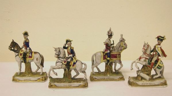 Quattro statuine, manifattura italiana, sec. XX, in maiolica policroma, FIGURE A CAVALLO