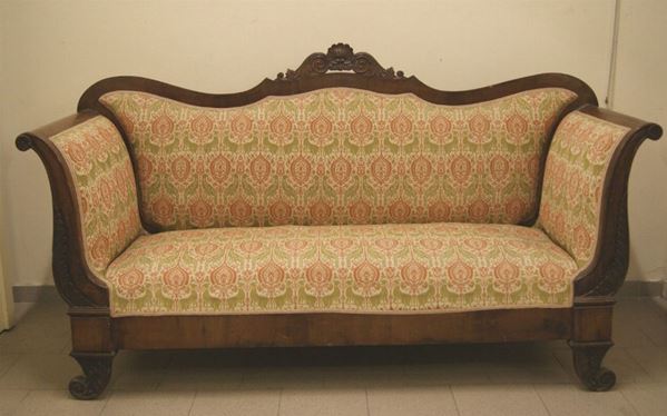 Divano, Toscana, sec. XIX, in noce con parti intagliate, spalliera sagomata, ricoperto in stoffa, cm 212x70x119