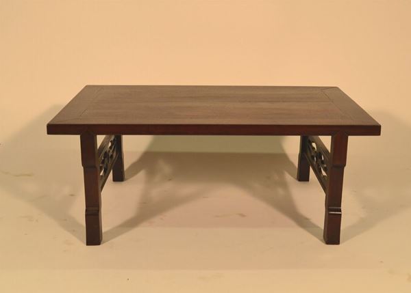 Tavolino da appoggio, arte orientale, sec. XX, piano rettangolare su sostegni traforati, cm 76x30x53