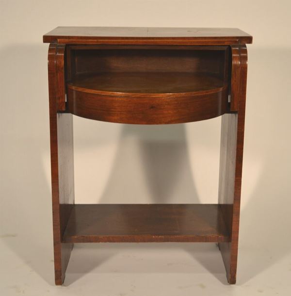 Mobiletto, anni '30, piano rettangolare con sottopiano apribile, cm 58x75x36, lievi danni
