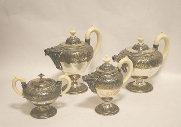 Servito da te' e caffe', inizi sec. XX, in argento inciso a motivi di foglie, manici in avorio, composto da teiera, caffettiera, lattiera e zuccheriera, gr. 2280 lordi (4)