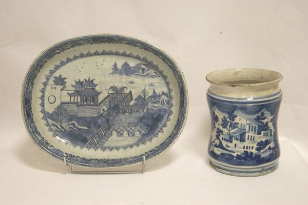 Albarello, Savona, sec. XVIII, in maiolica pitturata a motivi floreali, alt. cm 20, difetti, e Vassoio orientale, sec. XIX, decorato a paesaggio, ovale di cm 35x28, difetti (2)