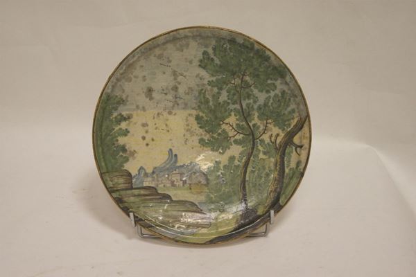 Alzata, Manifattura Castelli, sec. XVIII, in maiolica decorata a paesaggio, diam. cm 26 e alt. cm 7, danni all'invetriatura