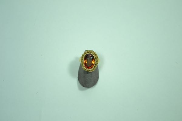 Anello in oro giallo con topazio giallo, gr. 8