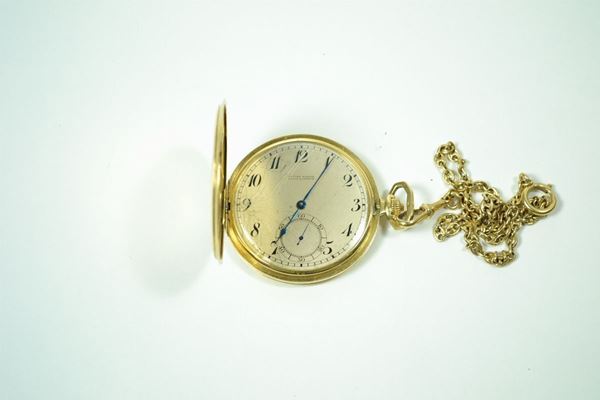 Orologio da tasca, Ulysse Nardin, inizi sec. XX, in oro giallo 18 kt ecatena in oro giallo Movimento a carica manuale. Diam. mm 49, corredata di catena in oro giallo, g 14. Non funzionante