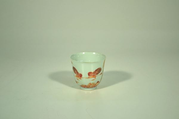 Chicchera, manifattura di Doccia, metÃ  sec. XVIII, in porcellana arancio e oro con galletti e vasi all'orientale, alt. cm 6