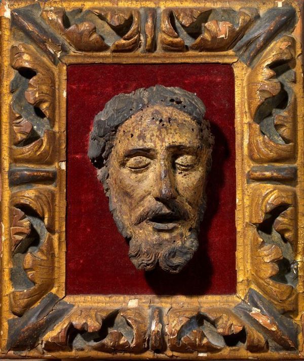 Scuola Italia settentrionale, sec. XV  VOLTO DI CRISTO   scultura Iignea policroma, cm 14x10 entro cornice intagliata e dorata, cm 28x22,5